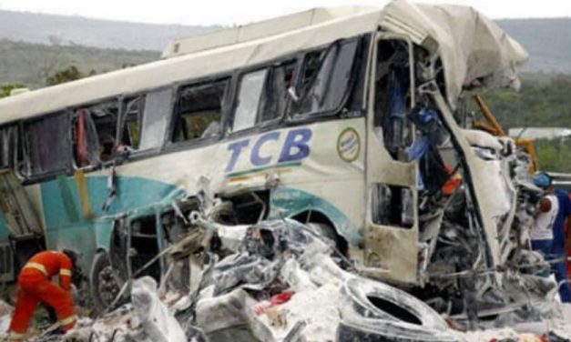 Un accidente de autobús en Indonesia deja doce muertos y 43 heridos
