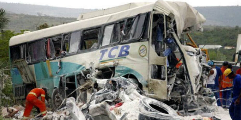 Un accidente de autobús en Indonesia deja doce muertos y 43 heridos