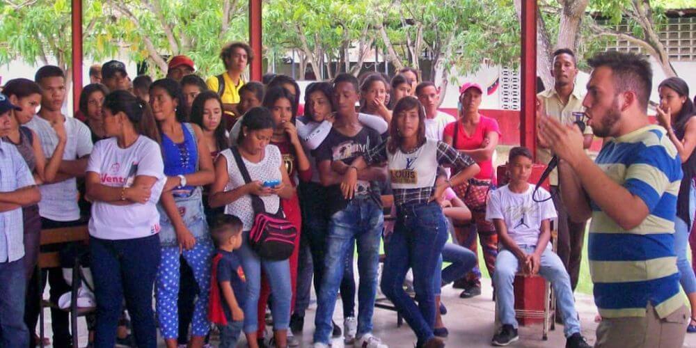 Juventud de Urdaneta realizó encuentro con estudiantes.