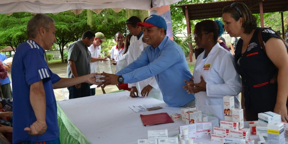 Reinauguran ambulatorio de la Cabrera y entregan medicinas en La Acequia