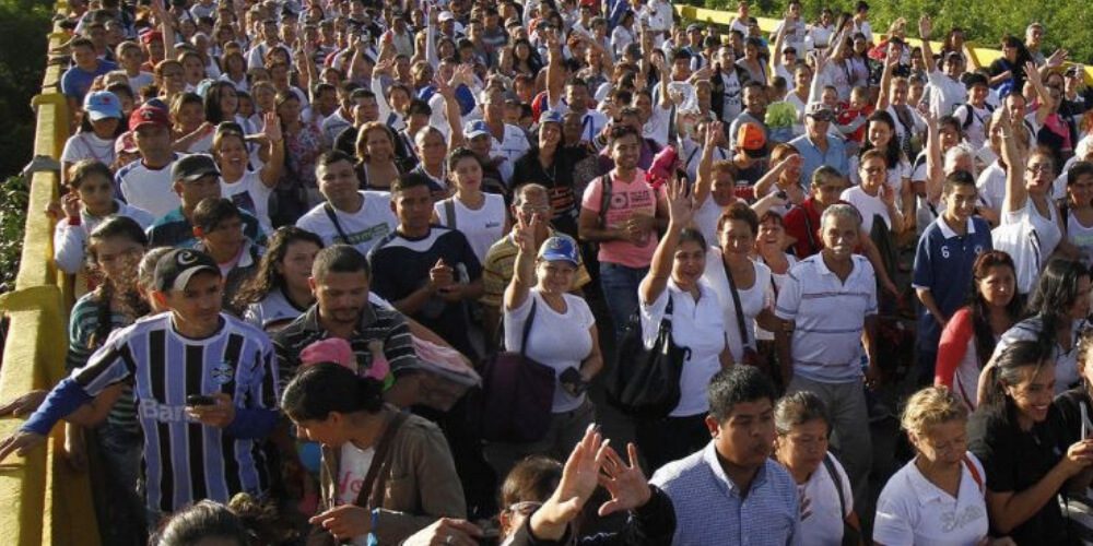 Venezolanos-huyen-del-pais-crisis-movidatuy.com