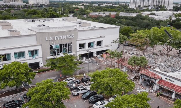 Tras brutal explosión en centro comercial de Broward inician limpieza