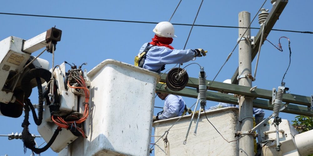 lluvias-ocasionan-fallas-eléctricas-valles-del-tuy-y-caracas-noticias-regionales-fuertes-lluvias-ocasionan-fallas-eléctricas-Valles-del-tuy-y-Caracas-noticias-regionales-movidatuy.com