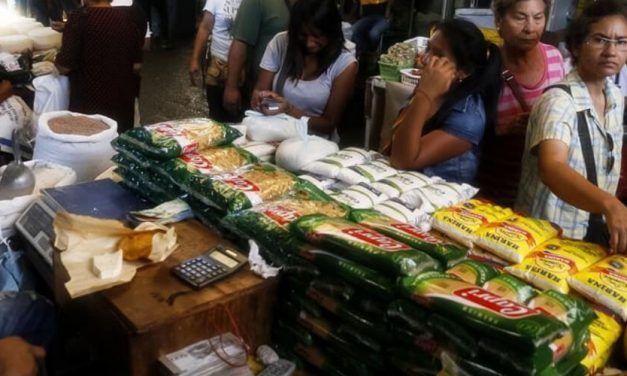 🤓 Fiscales inspeccionan a vendedores del mercado municipal de Santa Teresa del Tuy 🤓