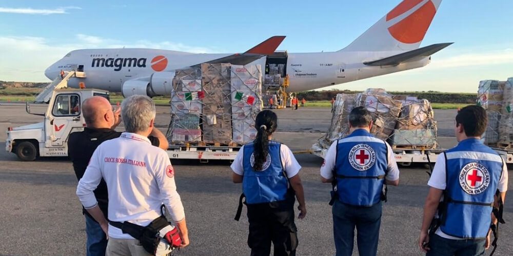 ✅ Llegaron al país 34 toneladas de suministros médicos enviados de Italia ✅