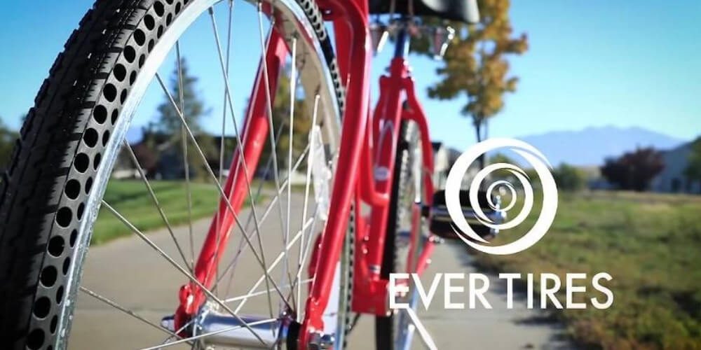 tres-amigos-inventan-ruedas-de-bicicletas-que-no-se-desinflan-ever-tires-movidatuy.com