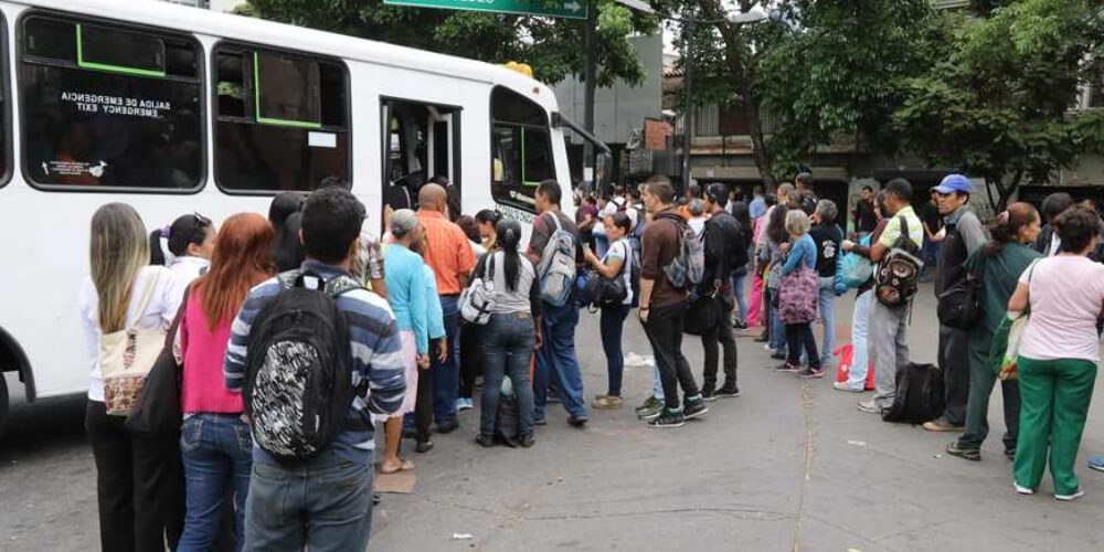 😲 Chóferes del transporte público aumentan pasaje desde 800 Bs 😲