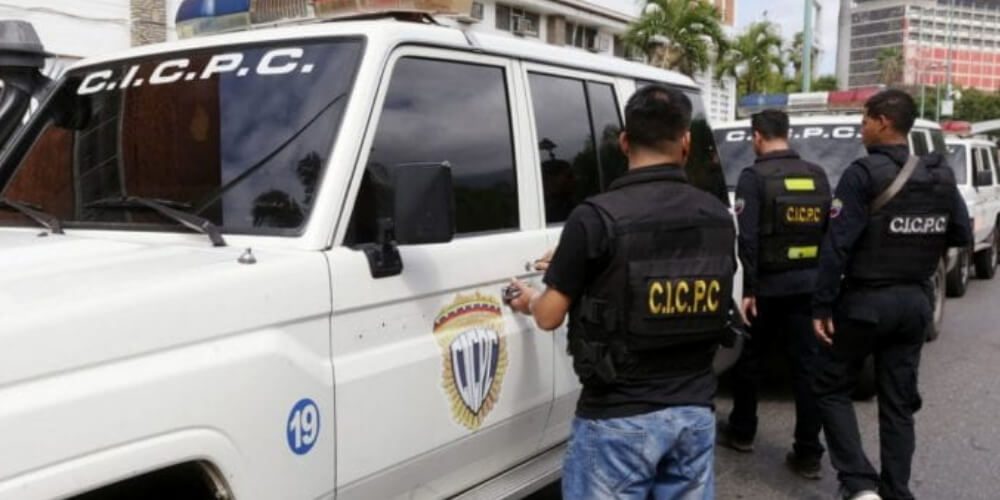 😲 Detenida adolescente por ordenar el asesinato de su madre 😲