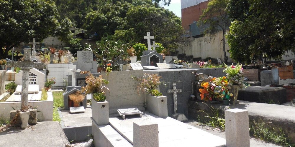 😲 Morir y ser enterrado cuesta hasta 200 salarios mínimos en Venezuela 😲