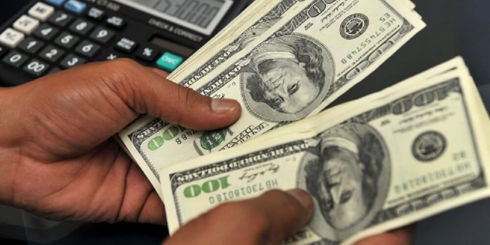 😮 Actualmente en Venezuela hay más dólares que bolívares 😮
