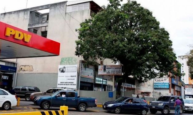 😮 Venezuela: regresan las largas colas para recargar gasolina 😮