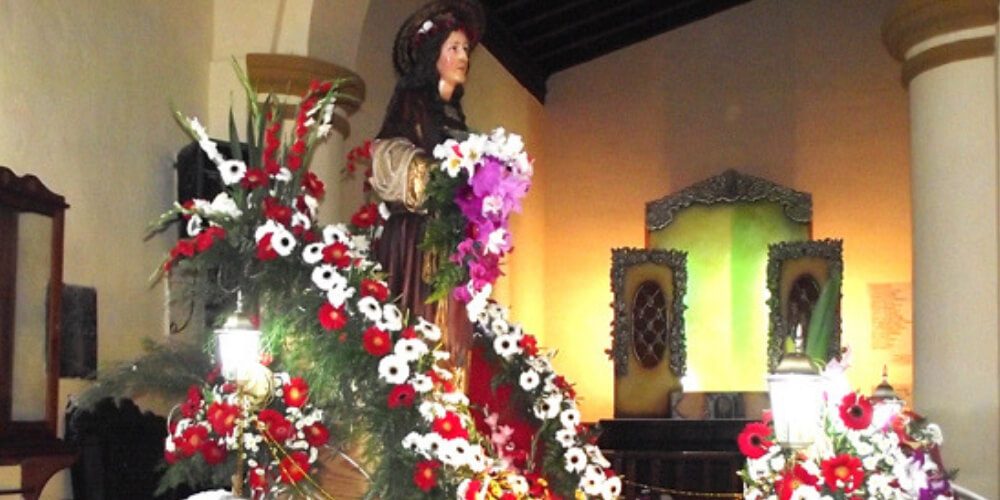 hoy-decoran-Virgen-de-Santa-Lucía-para-mañana-celebrar-su-día-noticias-regionales-movidatuy.com