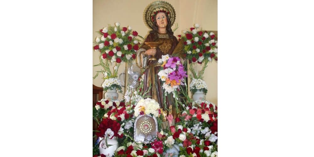 ✅ Hoy decoran a la Virgen de Santa Lucía para mañana celebrar su día ✅