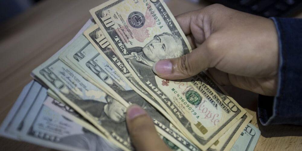 Venezuela-expertos-afirman-que-el-bolívar-perdió-función-como-dinero-bolívares-dólares-movidatuy.com