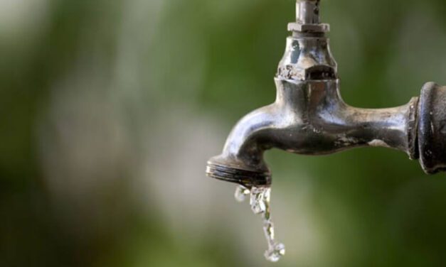 😮 Ruptura de tubo matriz deja sin agua a habitantes de Ocumare del Tuy 😮