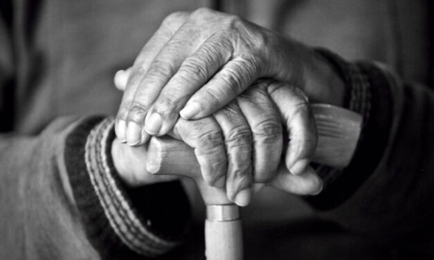 😲 Expulsan adultos mayores por denunciar irregularidades en Club de Abuelos 😲