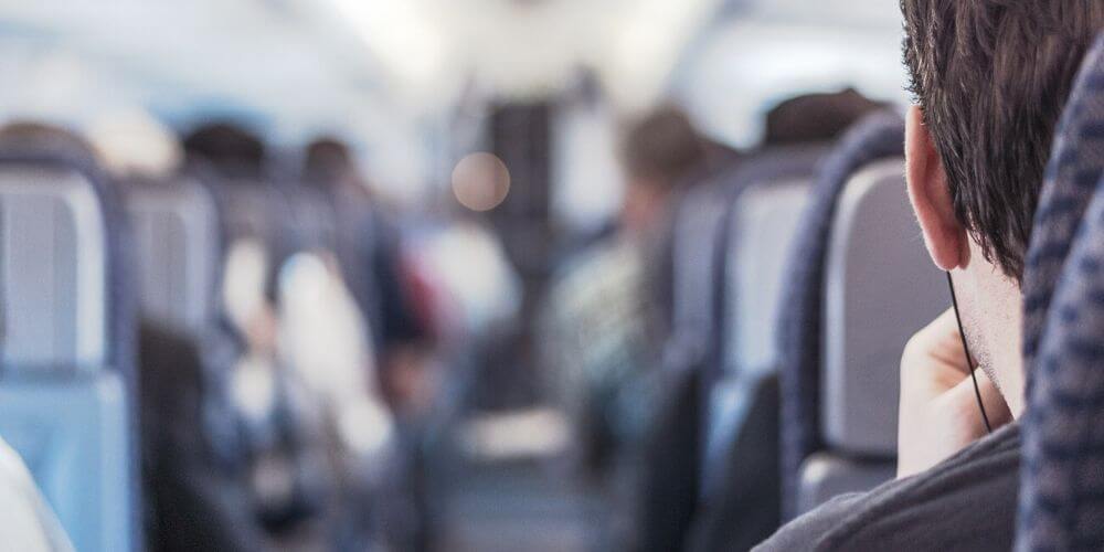 en-pleno-vuelo-pasajeros-estornudaron-y-provocaron-un-caos-bromistas-pasajeros-movidatuy.com
