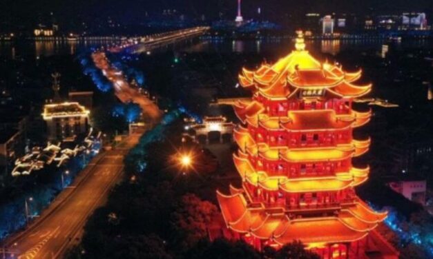 ✌ Todo un espectáculo de luces en Wuhan para terminar su cuarentena ✌