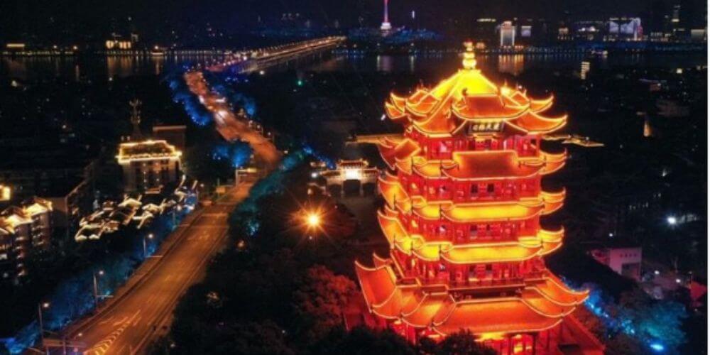✌ Todo un espectáculo de luces en Wuhan para terminar su cuarentena ✌