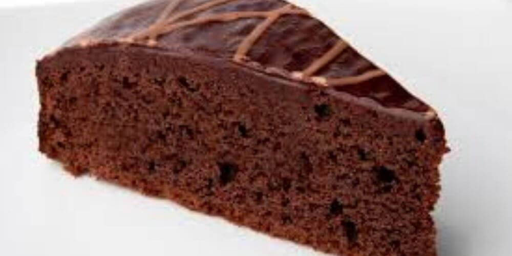 cocinar-y-hacer-dulces-ha-sido-el-pasatiempo-de-esta-cuarentena-torta-de-chocolate-movidatuy.com