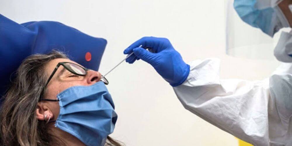 ✅ Directivos de clínicas privadas solicitan autorización a Maduro para hacer pruebas PCR ✅