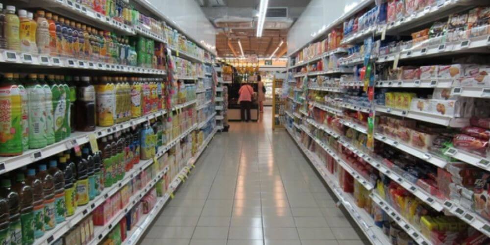 alimentos-que-esten-por-vencerse-en-chile-tendran-que-donarse-supermercado-comida-movidatuy.com