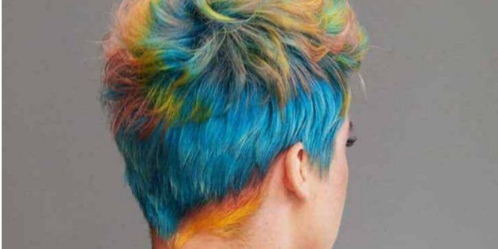 confetti-hair-la-nueva-tendencia-en-coloracion-arcoiris-para-el-cabello-arcoiris-cabello-corto-movidatuy.com