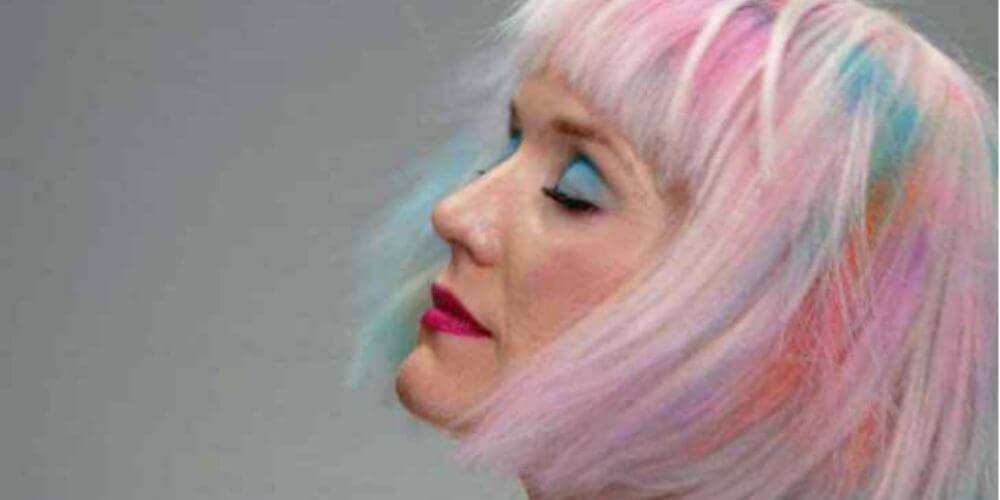 confetti-hair-la-nueva-tendencia-en-coloracion-arcoiris-para-el-cabello-tonos-crema-movidatuy.com