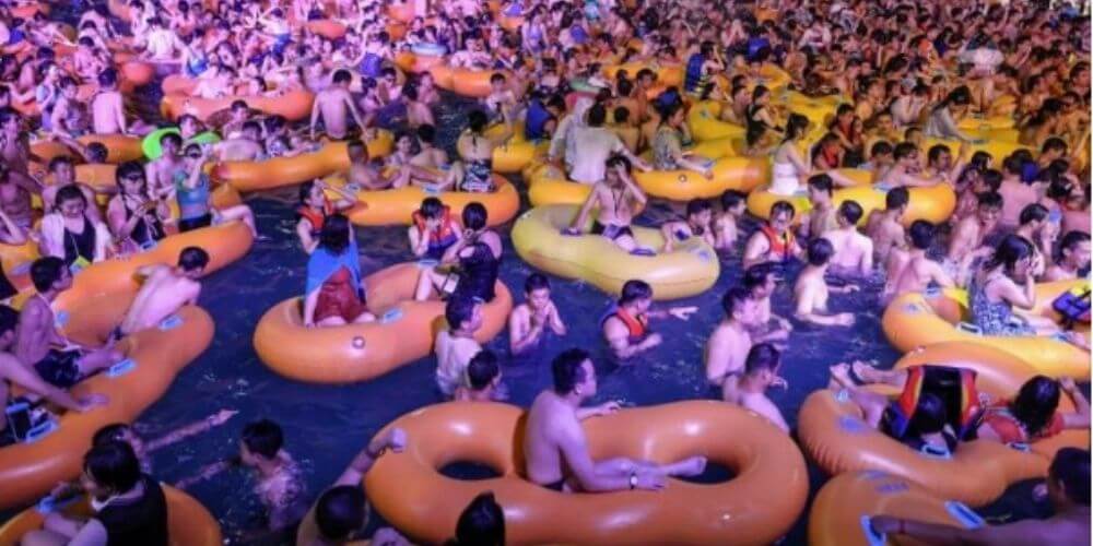 😮 Fiesta en Wuhan a lo loco y sin distanciamiento genera polémica 😮