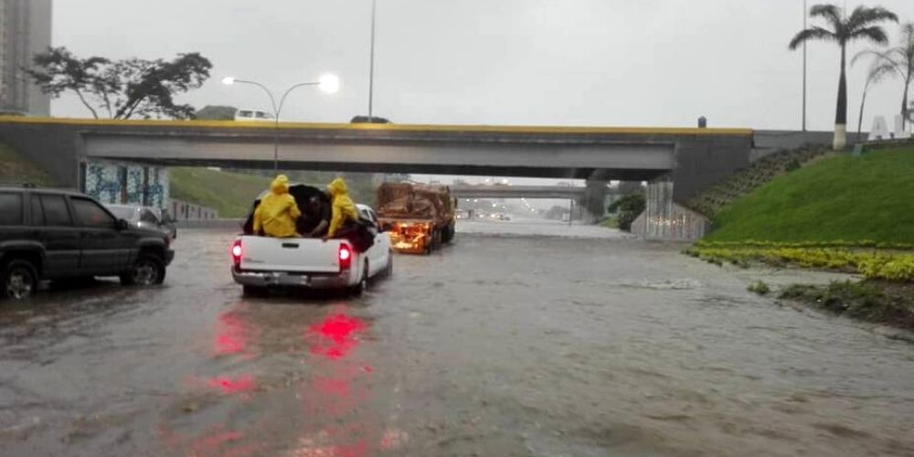 fuertes-precipitaciones-provocaron-bajon-electrico-en-varios-estados-del-pais-nacionales-movidatuy.com