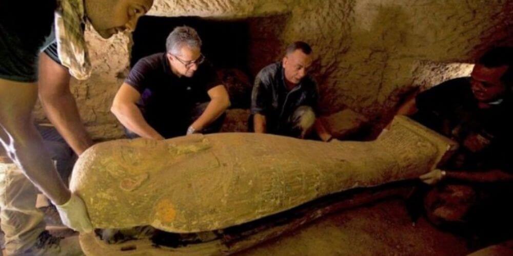 ✌ Increíble hallazgo de 27 sarcófagos egipcios enterrados hace miles de años ✌