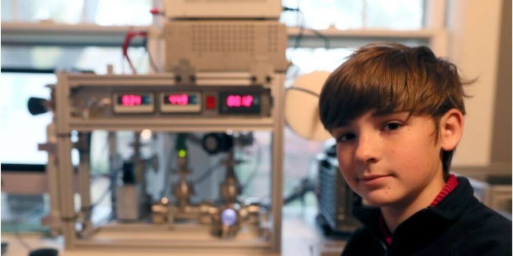 ejemplar-este-niño-de-solo-12-años-construyo-un-reactor-nuclear-casero-libro-record-guinness-movidatuy.com