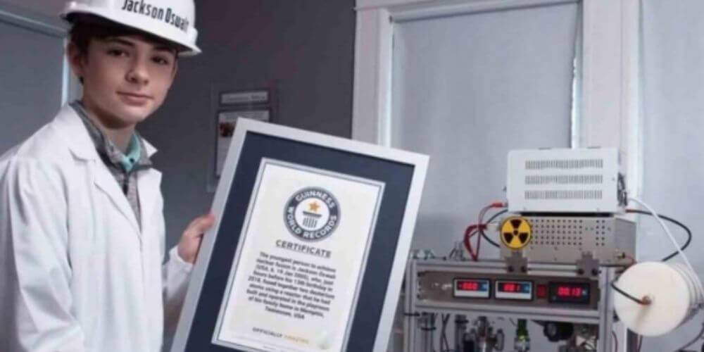 ✌ Ejemplar: Este niño de solo 12 años construyó un reactor nuclear casero ✌