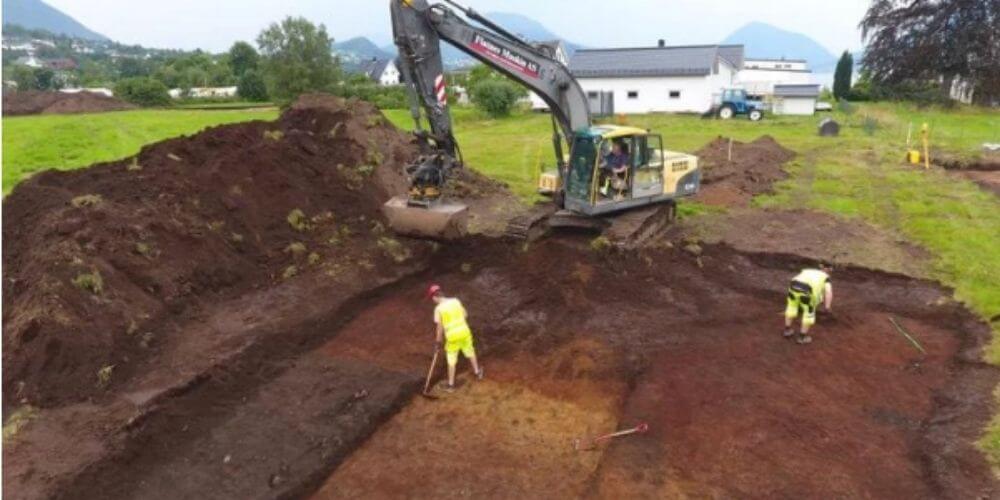 templo-vikingo-dedicado-a-los-dioses-paganos-thor-y-odin-es-hallado-en-noruega-excavacion-descubrimiento-movidatuy.com