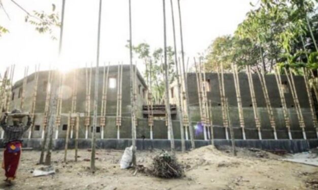 ✌️ Mujeres construyen centro para discapacitados con arcilla y bambú ✌️