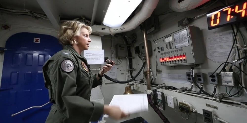 una-mujer-sera-la-que-este-al-mando-de-los-portaaviones-nucleares-de-USA-amy-bauernschmidt-marina-estadounidense-movidatuy.com