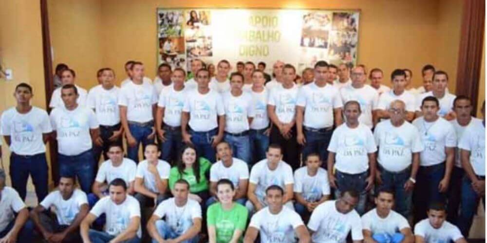 el-centro-de-rehabilitacion-fazenda-da-paz-que-fue-fundado-por-un-cura-y-un-extraficante-rehabilitacion-jovenes-movidatuy.com