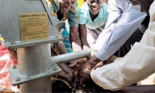 ✌️ En una aldea de Uganda reciben agua potable por primera vez ✌️