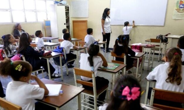 ✅ Gobierno nacional estudia iniciar clases presenciales ✅