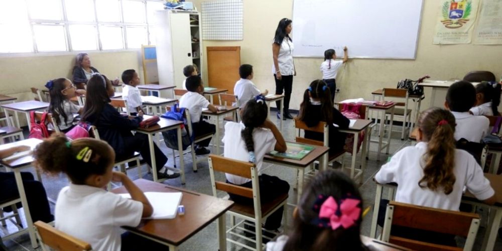 ✅ Gobierno nacional estudia iniciar clases presenciales ✅