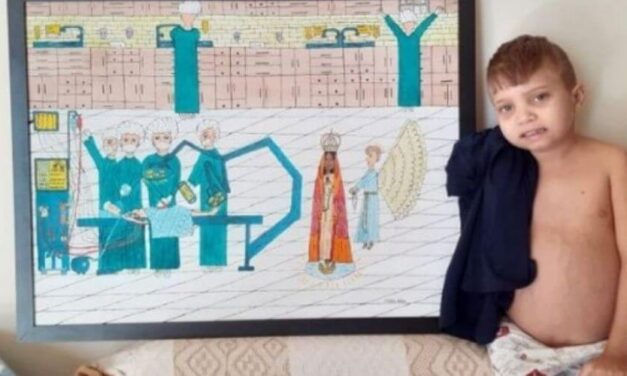 ✌️ Niño de 13 años hace espectaculares pinturas de santos para pagar su tratamiento ✌️