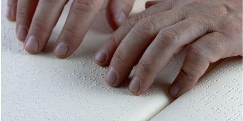 crean-libros-con-modelos-3D-que-estimulan-los-sentidos-para-niños-ciegos-escritura-braille-movidatuy.com