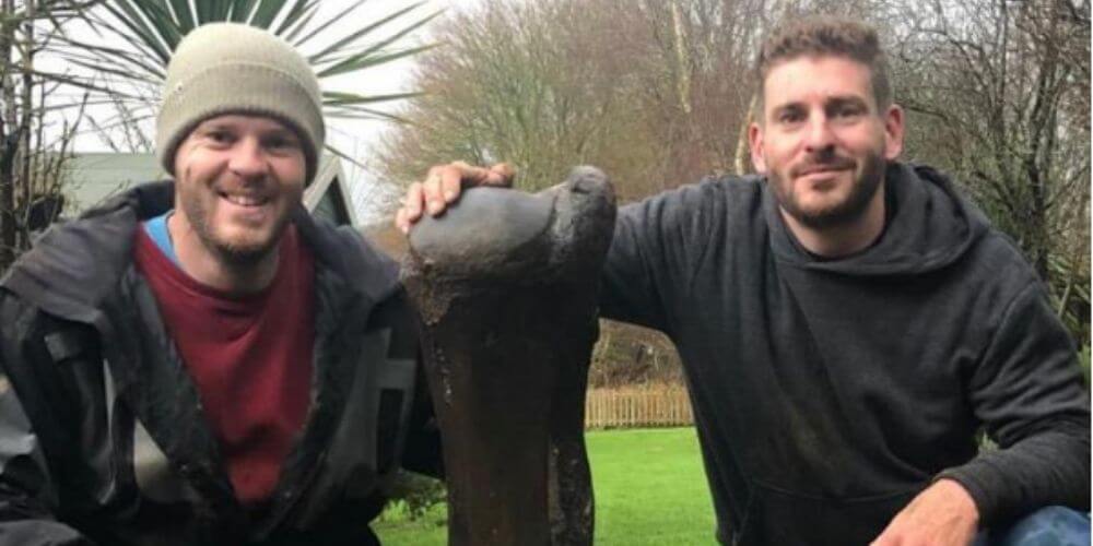 ✌️ Dos hermanos hallaron un fósil que podría ser de un mamut de isla inglesa ✌️