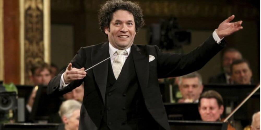 gustavo-dudamel-recibe-estrella-en-el-paseo-de-la-fama-director-orquesta-movidatuy.com