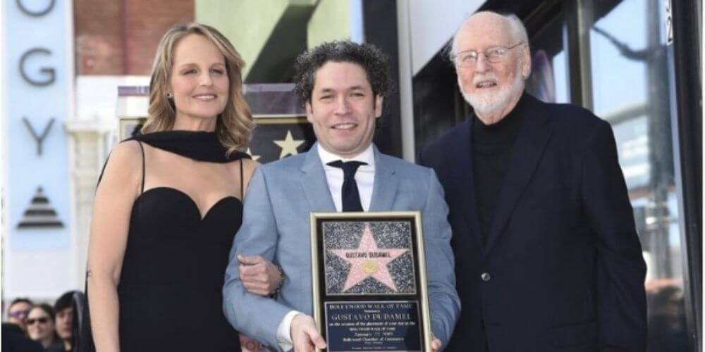 gustavo-dudamel-recibe-estrella-en-el-paseo-de-la-fama-venezolano-hollywood-movidatuy.com