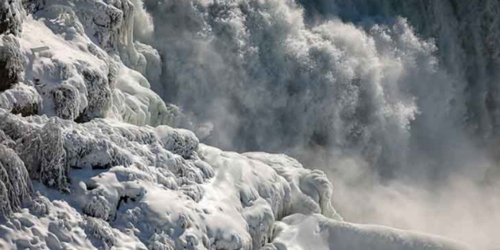 las-cataratas-de-niagara-se-congelaron-por-intensa-ola-de-frio-en-EEUU-frio-extremo-movidatuy.com