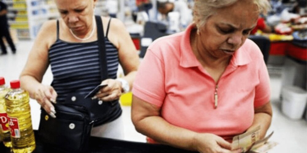 Una familia venezolana necesita 35.300.000 bolívares para acceder a la canasta mínima esta semana