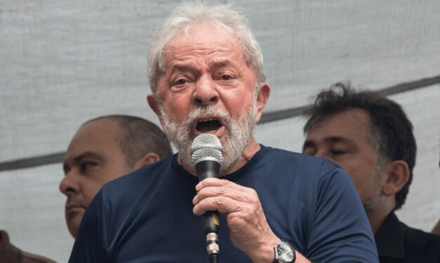 Ex presidente Lula Da Silva reaparece e inicia su campaña