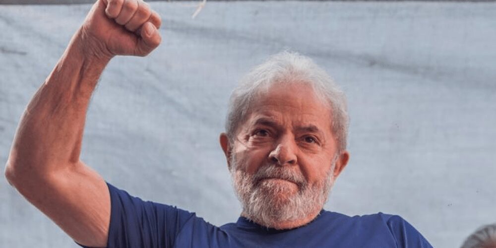 Ex-presidente-Lula-Da-Silva-reaparece-e-inicia-su-campaña-Lula-da-Silva-candidatura-movidatuy.com