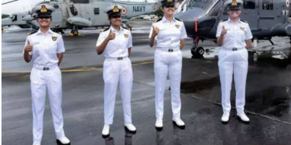 en-india-por-primera-vez-despliega-a-cuatro-mujeres-en-buques-de-guerra-navales-mujeres-oficiales-movidatuy.com